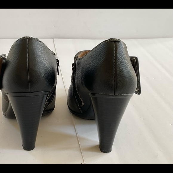 Softshoe black ankle leather boots. Size 8.5. In excellent condition. - Picture 4 of 10